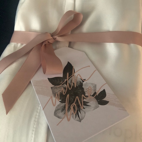 5 brand new LeRose Blush Robes - 3 L/XL and 2 S/M - Picture 3 of 8